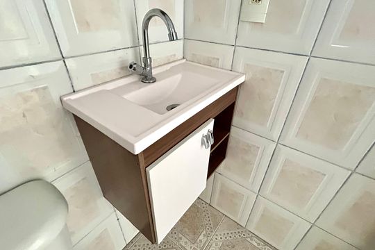 Banheiro de apartamento à venda com 2 quartos, 50m² em Vila Bremen, Guarulhos