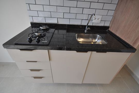 Cozinha de apartamento para alugar com 1 quarto, 28m² em Vila Gustavo, São Paulo