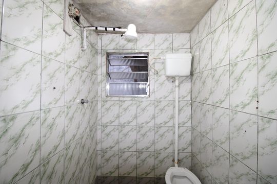 Banheiro de casa para alugar com 1 quarto, 25m² em Vila Seabra, São Paulo