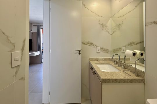 Banheiro  de kitnet/studio para alugar com 1 quarto, 25m² em Santo Amaro, São Paulo