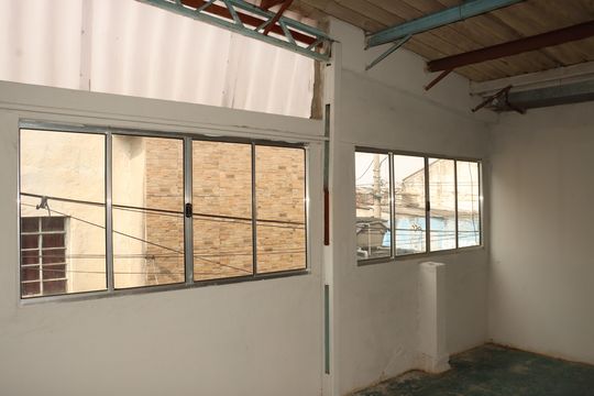Área externa de casa à venda com 4 quartos, 126m² em Vila Margarida, São Paulo