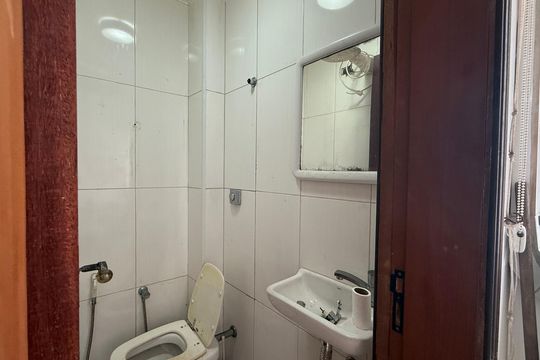 Banheiro de serviço de apartamento para alugar com 3 quartos, 115m² em Centro, Guarujá