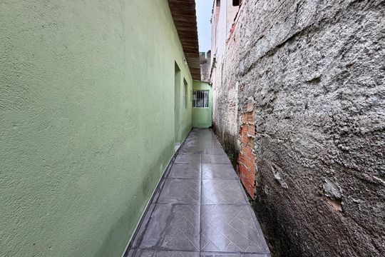 Corredor de casa para alugar com 1 quarto, 55m² em Jardim Ana Estela, Carapicuíba