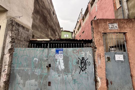 Fachada de casa para alugar com 1 quarto, 55m² em Jardim Ana Estela, Carapicuíba