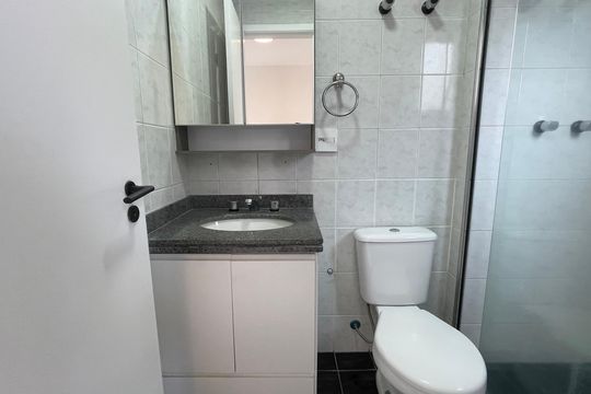 Banheiro 1 de apartamento para alugar com 2 quartos, 84m² em Jardim das Vertentes, São Paulo