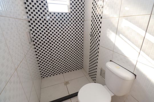 Banheiro de apartamento para alugar com 2 quartos, 57m² em Mata Escura, Salvador
