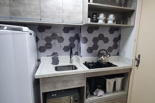 Cozinha de kitnet/studio para alugar com 1 quarto, 27m² em Centro Histórico, Porto Alegre