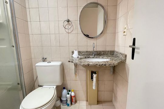 Banheiro de apartamento para alugar com 2 quartos, 54m² em Jardim das Vertentes, São Paulo
