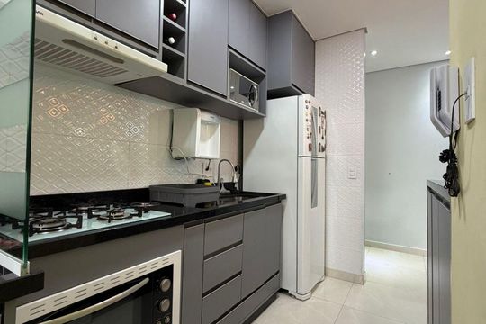 Cozinha de apartamento para alugar com 2 quartos, 46m² em Areia Branca, Santos