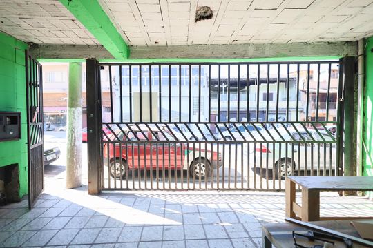 Garagem de casa à venda com 3 quartos, 518m² em Santo Antônio, Osasco