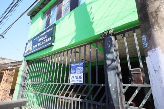 Fachada de casa à venda com 3 quartos, 518m² em Santo Antônio, Osasco