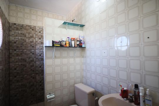 Banheiro 2 de casa à venda com 3 quartos, 518m² em Santo Antônio, Osasco