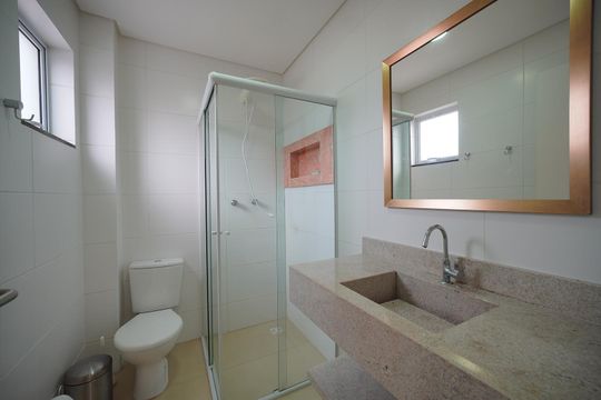 Banheiro da Suíte  de apartamento para alugar com 2 quartos, 70m² em Ingleses Norte, Florianópolis