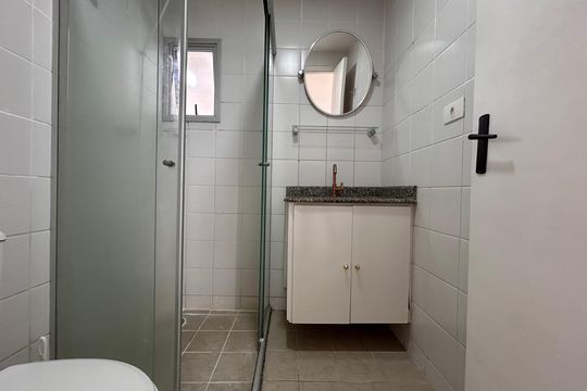Banheiro social de apartamento para alugar com 3 quartos, 60m² em Vila Inglesa, São Paulo
