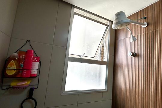 Banheiro de apartamento para alugar com 2 quartos, 43m² em Jardim Angelica, Guarulhos