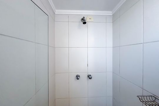 Banheiro social de apartamento à venda com 2 quartos, 97m² em Sumaré, São Paulo