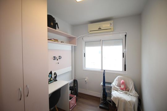 Quarto 3 de apartamento à venda com 3 quartos, 69m² em Vila Ipiranga, Porto Alegre