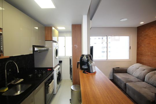 Cozinha de apartamento à venda com 3 quartos, 69m² em Vila Ipiranga, Porto Alegre