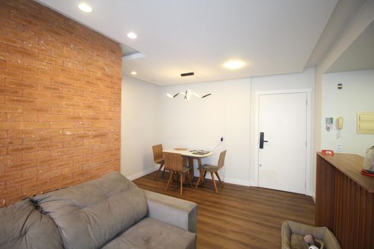 Sala de apartamento à venda com 3 quartos, 69m² em Vila Ipiranga, Porto Alegre
