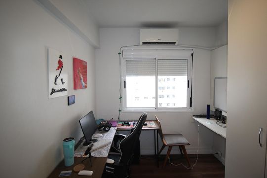 Quarto 2 de apartamento à venda com 3 quartos, 69m² em Vila Ipiranga, Porto Alegre