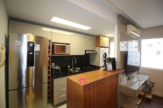 Cozinha de apartamento à venda com 3 quartos, 69m² em Vila Ipiranga, Porto Alegre