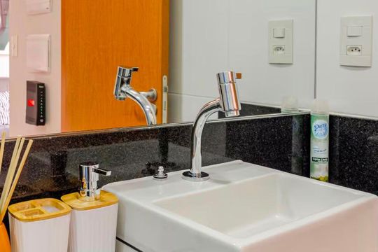 Banheiro de apartamento à venda com 1 quarto, 33m² em Centro, Guarulhos