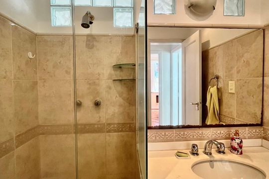 Banheiro social  de apartamento para alugar com 3 quartos, 135m² em Botafogo, Rio de Janeiro