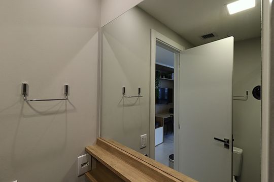 Banheiro de kitnet/studio para alugar com 1 quarto, 37m² em Rio Branco, Porto Alegre