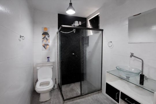 Banheiro de casa para alugar com 1 quarto, 50m² em Vargem Pequena, Rio de Janeiro