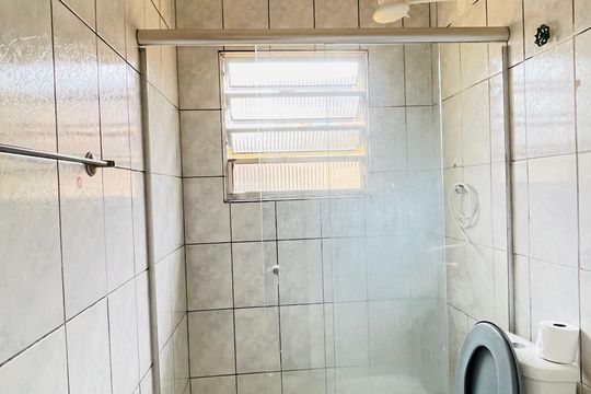 Banheir de casa para alugar com 1 quarto, 50m² em Jardim Presidente Kennedy, Embu das Artes