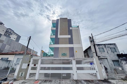 Fachada com Plaquinha de apartamento para alugar com 2 quartos, 42m² em Vila Guilhermina, São Paulo