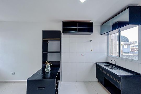Cozinha de apartamento para alugar com 2 quartos, 42m² em Vila Guilhermina, São Paulo