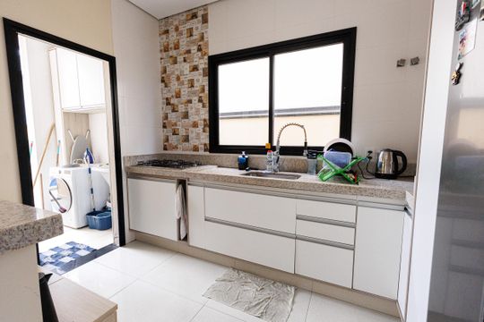 Cozinha de casa de condomínio à venda com 3 quartos, 118m² em Jardim Park Real, Indaiatuba