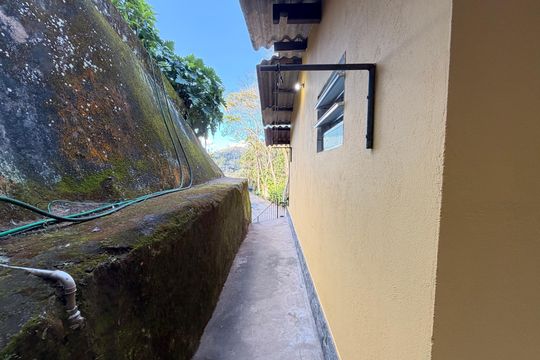 Circulação de casa para alugar com 2 quartos, 60m² em Araras, Petrópolis