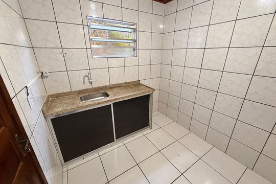 Cozinha de casa para alugar com 2 quartos, 60m² em Araras, Petrópolis