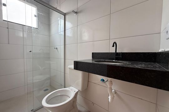 Banheiro de apartamento para alugar com 2 quartos, 62m² em Pedra Azul, Contagem