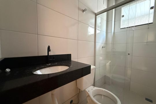 Banheiro de apartamento para alugar com 2 quartos, 65m² em Chacaras Reunidas Santa Terezinha, Contagem