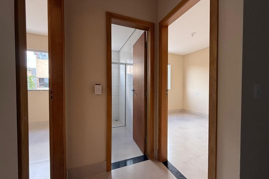 Corredor de apartamento para alugar com 2 quartos, 62m² em Chacaras Reunidas Santa Terezinha, Contagem