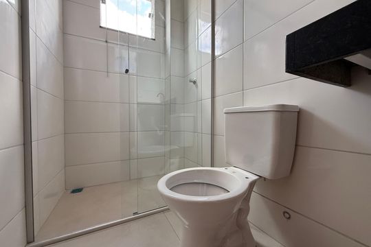 Banheiro de apartamento para alugar com 2 quartos, 62m² em Chacaras Reunidas Santa Terezinha, Contagem