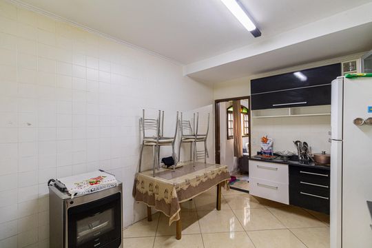 Cozinha de casa à venda com 3 quartos, 125m² em Vila Carmosina, São Paulo