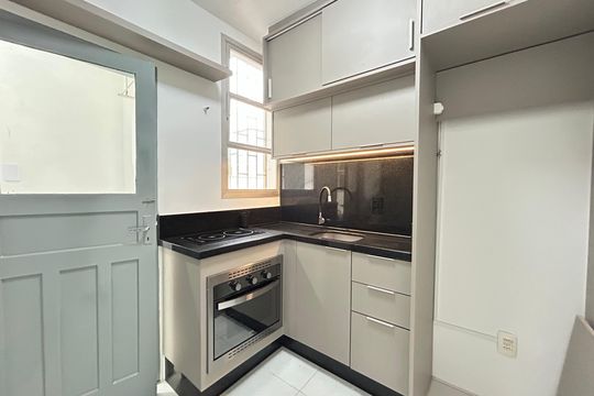 Cozinha  de apartamento para alugar com 2 quartos, 55m² em Centro, Florianópolis