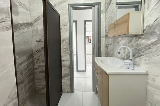 Banheiro  de apartamento para alugar com 2 quartos, 55m² em Centro, Florianópolis