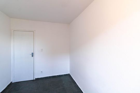 Quarto 1 de apartamento para alugar com 2 quartos, 60m² em Cosmos, Rio de Janeiro