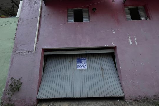 Fachada+Placa  de casa para alugar com 2 quartos, 100m² em Jardim Coimbra, São Paulo