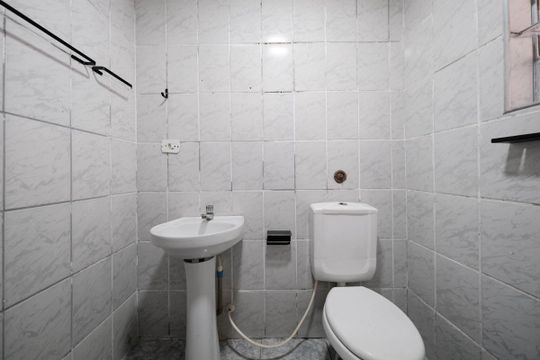 Banheiro de casa para alugar com 2 quartos, 70m² em Jardim Santa Maria, São Paulo