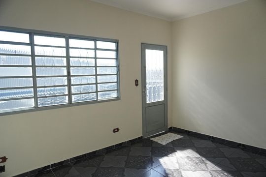 Casa para alugar com 2 quartos, 75m² em Jardim Robru, São Paulo