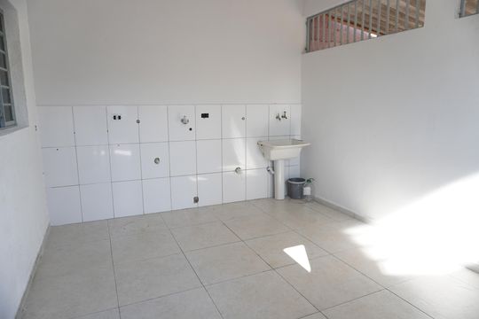 Casa para alugar com 2 quartos, 75m² em Jardim Robru, São Paulo