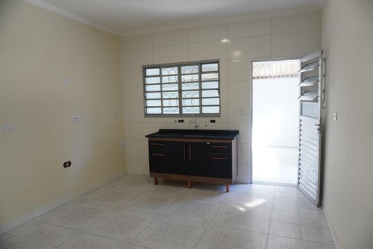 Casa para alugar com 2 quartos, 75m² em Jardim Robru, São Paulo