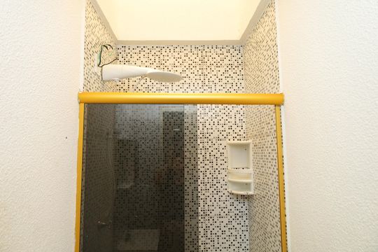 Banheiro de casa de condomínio para alugar com 2 quartos, 70m² em Jardim Norma, São Paulo
