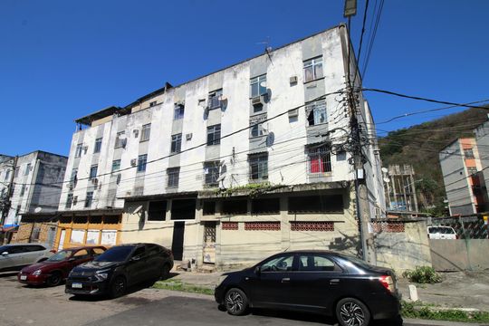 Fachada do bloco de apartamento à venda com 2 quartos, 48m² em Olaria, Rio de Janeiro